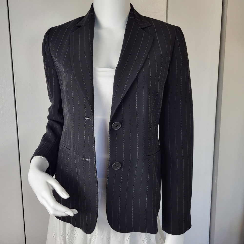 Anne Taylor Loft petite black+white pinstripe waist length blazer Size 0